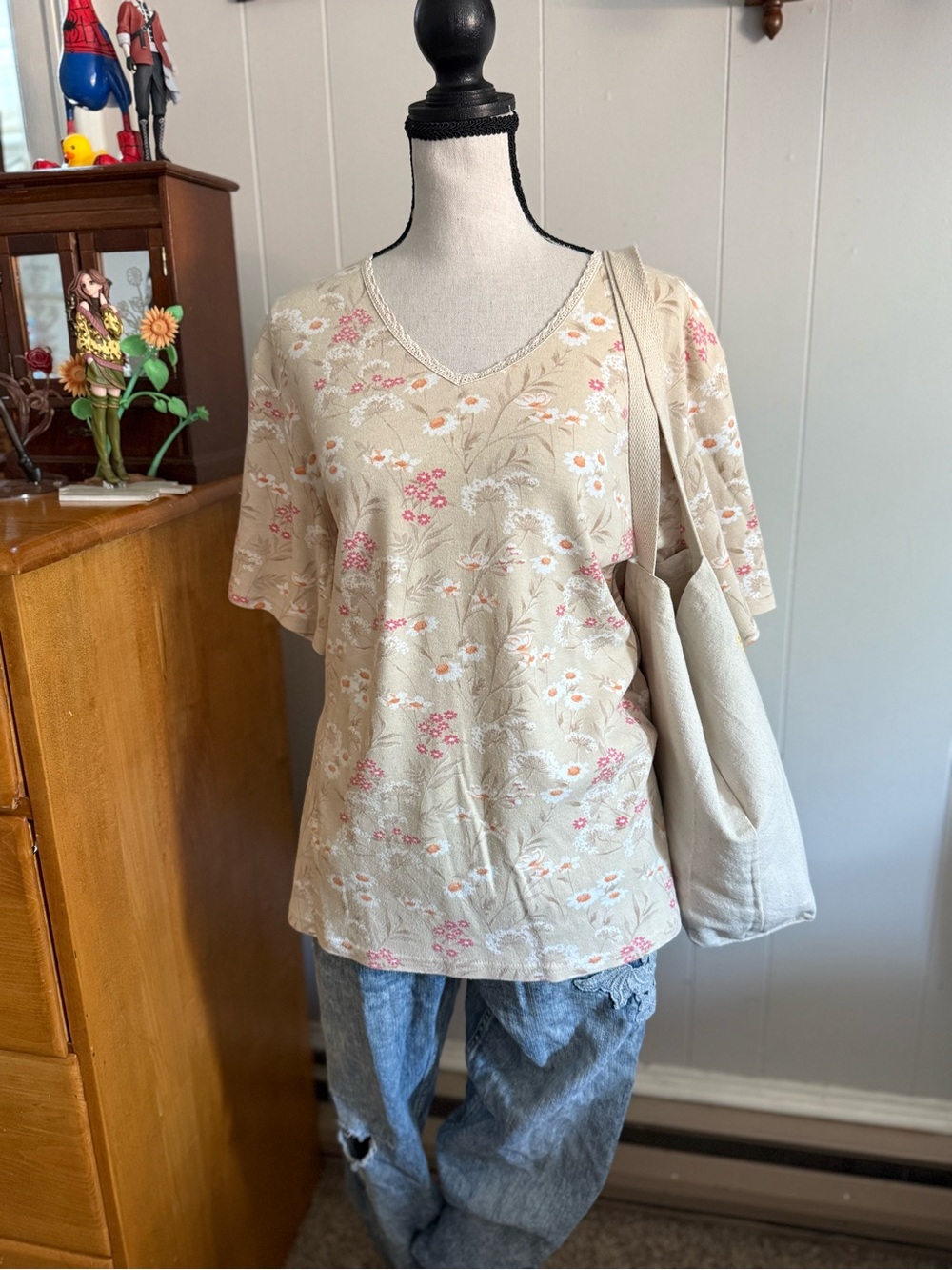 Women’s Cream Floral V-Neck Top - Casual Short Sleeve